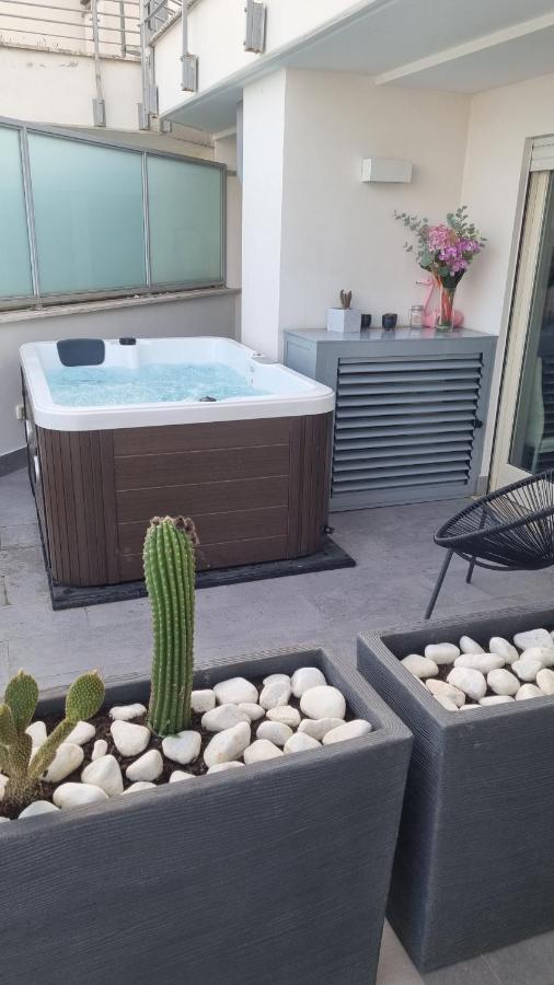 Penthouse 40 In Trastevere With Seasonally Jacuzzi Roma Ngoại thất bức ảnh